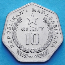 Мадагаскар 10 ариари 1999 год. ФАО.
