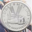 Монета Тёркс и Кайкос 5 крон 1995 год. 50 лет окончания войны, Столицы. Буклет