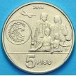 Монета Филиппины 5 песо 2014 год. Филиппинские рабочие за рубежом