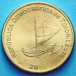 Монета Восточный Тимор 25 сентаво 2004 год. Парусная лодка.
