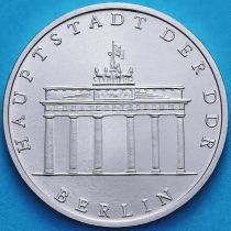 ГДР 5 марок 1980 год. Берлин. Бранденбургские Ворота.