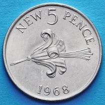 Гернси 5 новых пенсов 1968 год. Лилия.