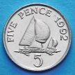 Монета Гернси 5 пенсов 1992 год. Парусник.